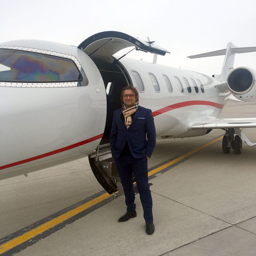 Online business coach with over 20 years of multidisciplinary business experience.